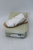 Bonpoint Kid's Fia Sandals, White, Size 38. Box damaged