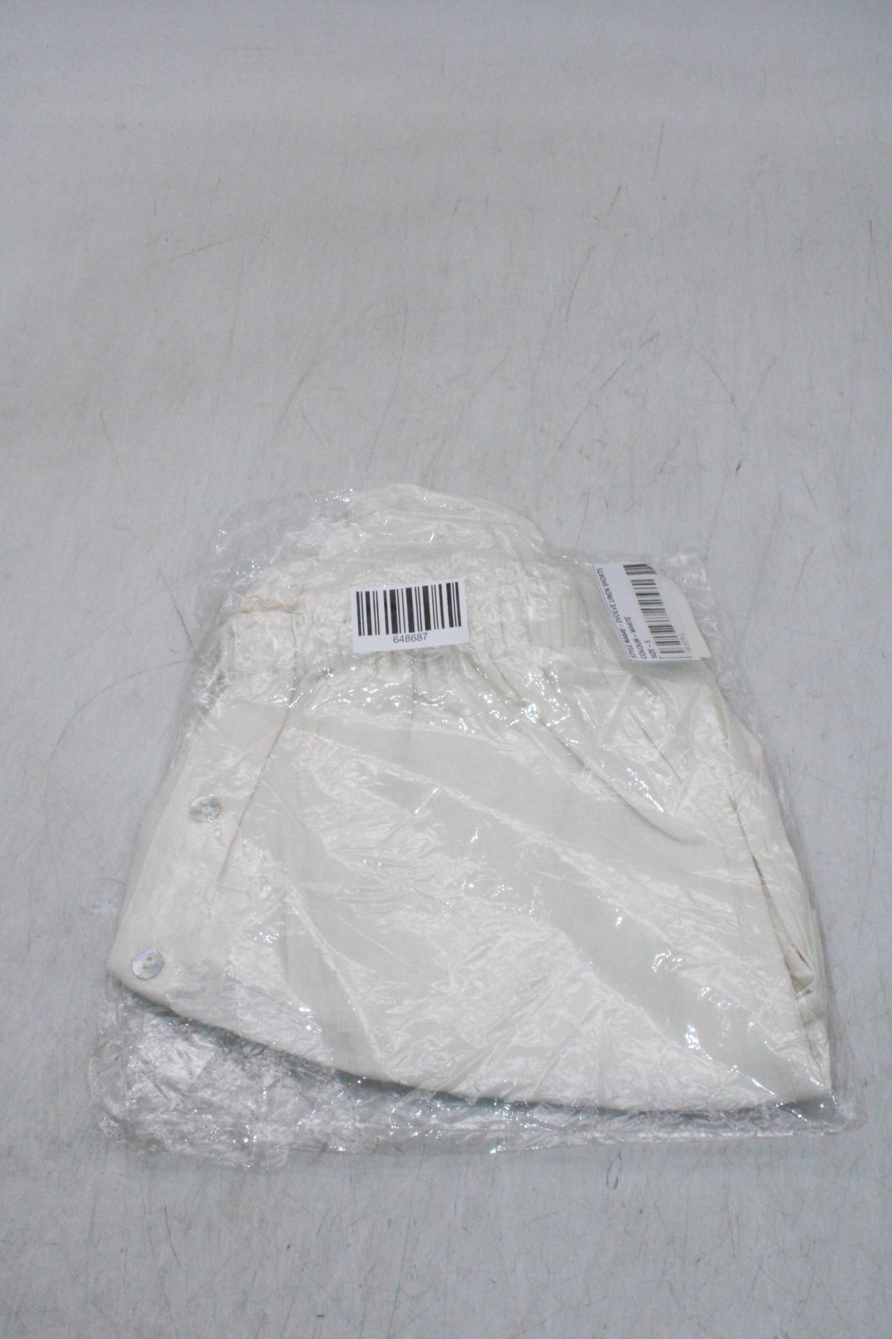 A Perfect Nomad Evolve Linen Shorts, White, Size M