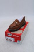 Pikolinos Vicar Loefer, Brandy, Size 37. Box damaged