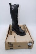 Viron Courage Apple Boots, Black, Size 42. Box damaged