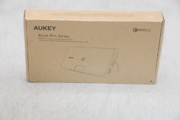 Aukey Basix Pro Series PB-WL03 Power Bank