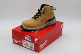 Milwaukee Flextred S3S Safety Boots, Beige, UK 8, Marks to Toes On Uppers