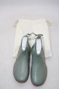 Naturcontact Alaskan Barefoot Chelsea Boots, Sage Green, EU 42, No Box