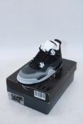 Nike Air Jordan 4 Retro, Black/Grey/White, UK 4