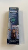Ten Oral B Pro Kids 3+ Superior Cleaning Toothbrush Heads, 4 Per Pack, Disney Frozen, White. Box dam