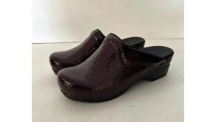 Sanita Women's Original Clogs, Burgundy, UK .No Box
