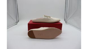Roger Vivier Lounge Strass Mules, Cream/Off White, Size EU 40.5. Small Cracks On Woven Leather Near