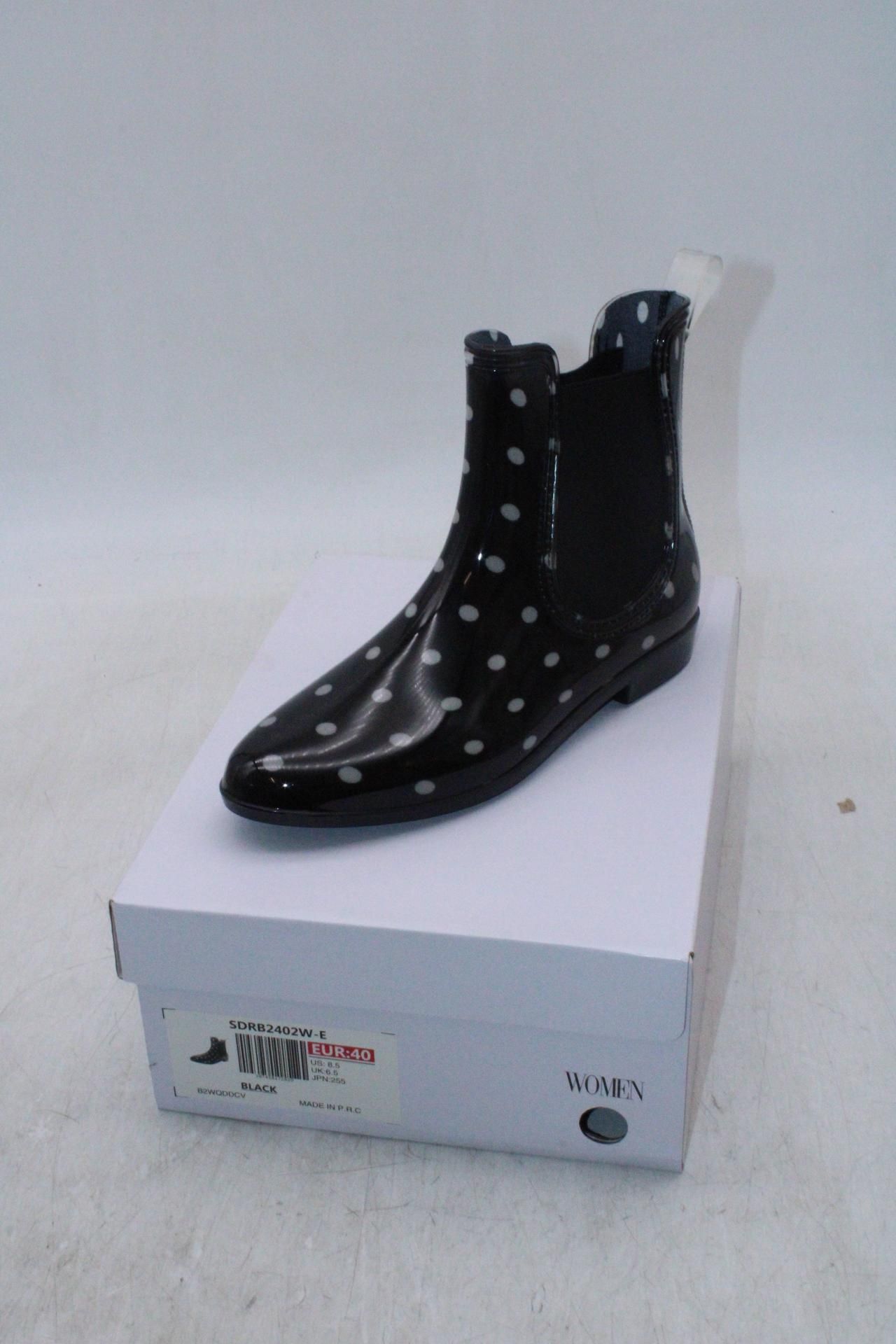 Four Pairs Dream Pairs Chelsea Waterproof Wellington Boots, Black/White, Size UK 6.5, Boxes Damaged