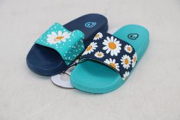 Six Pairs of Dedoles Sliders to include 3x Sailboats, UK 5 and 3x Waves, UK 5