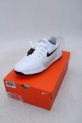 Nike Victory Pro 4 Men's Golf Shoes, White/Black, UK 10.5