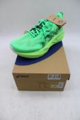 Asics Novablast 5 Trainers, Vital Green/Black, UK 11