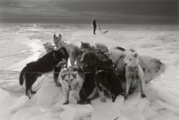 Ragnar Axelsson. ”Hunter – Greenland”. 1995
