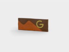 Hermann Glöckner. Schachtel in Dunkelbraun und Rot mit Initialen F G in Gelb.