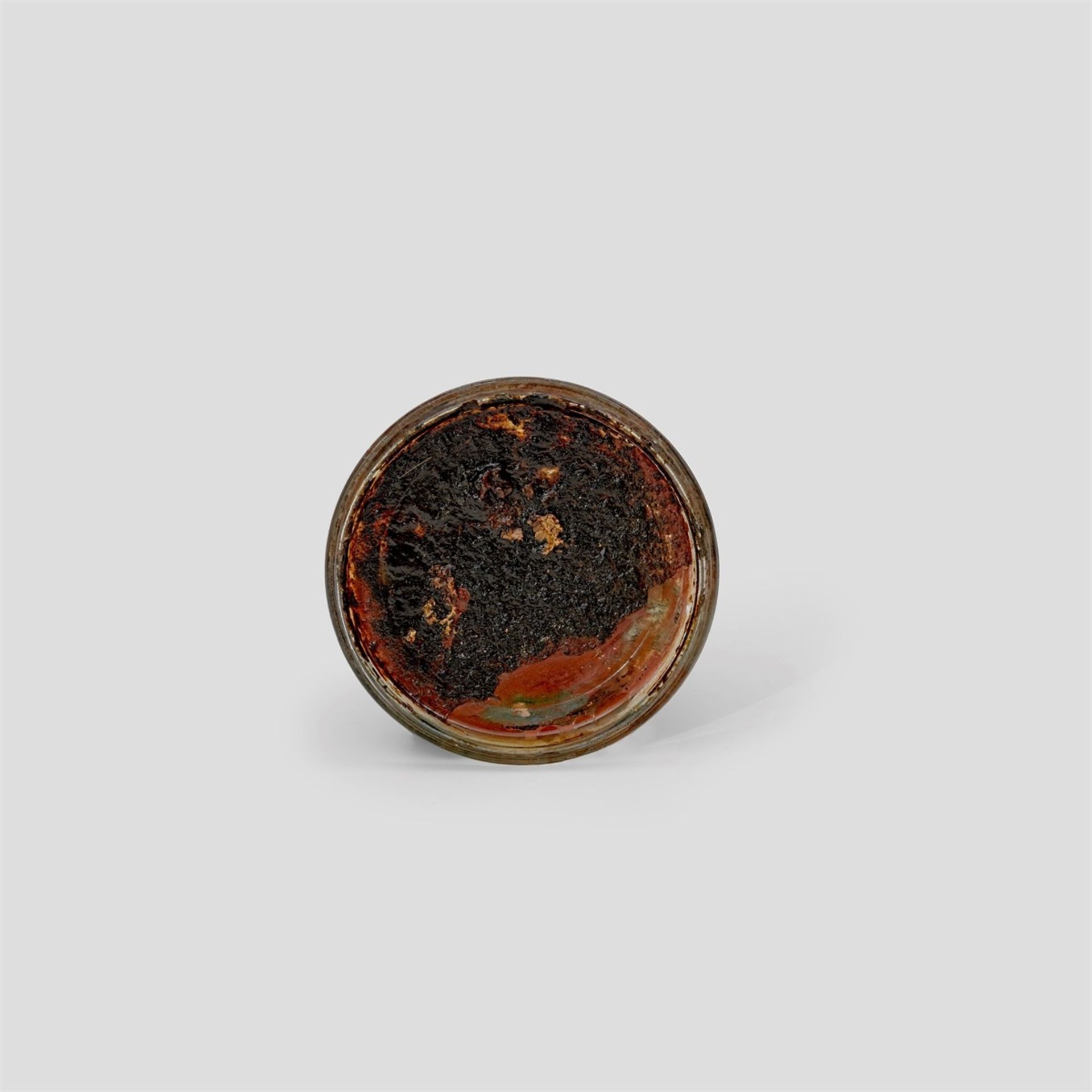 Hermann Glöckner. Glasdeckel mit hellem Fleck auf dunklem Grund. 1960 - Bild 2 aus 2