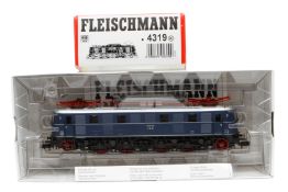 Fleischmann E-Lok ”E 19 12” 4319, Spur H0, 2-Leiter, blau, Alterungsspuren, im leicht besch. OK, Z