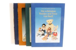 5 Weingarten-Bücher, darunter ”Schöne alte Puppenstuben”, ”Puppenküche und Puppenherd”, ”Käthe Kruse