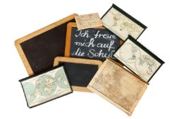 Konv. Schulzubehör, Tafeln, L 20-30 cm, kleine Schauplakate etc., als Dekoration für Puppen