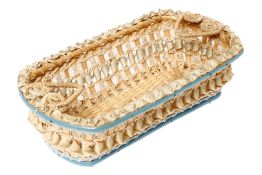 Sehr schönes altes Körbchen, feine Verarbeitung, L 18,5 cm, als Dekoration für Puppen