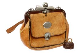 Ledertasche für Puppen, mit kleinem Blech-Geldbeutel, L 12 und 3 cm