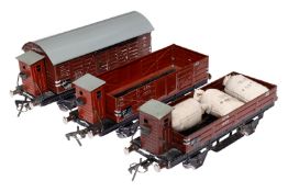 3 Fleischmann Güterwagen Nr. 46080, 45070 und 45575, Spur 0, CL, einer mit Eigenbau-