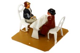 Märklin Sitzgarnitur 2677, HL, mit 2 Stühlen, 2 Figuren und Tisch, LS und gealterter Lack, L 4,5,