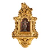 PICCOLA EDICOLA IN LEGNO INTAGLIATO E DORATO, XVIII SECOLO