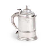 TANKARD IN ARGENTO, EXETER, 1719, ORAFO P. SYMONDS