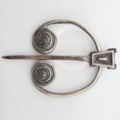 Robert Allison hallmarked silver Celtic brooch, L: 40 mm, 5g. UK P&P Group 0 (£7+VAT for the first