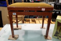 Piano stool with adjustable setting. Not available for in-house P&P