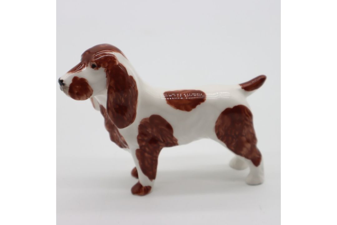 Anita Harris Spaniel figure, signed in gold to base, L: 13 cm. UK P&P Group 1 (£18+VAT for the first - Image 1 of 4