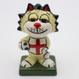 Lorna Bailey Football Cat, H: 15 cm. UK P&P Group 1 (£18+VAT for the first lot and £2+VAT for