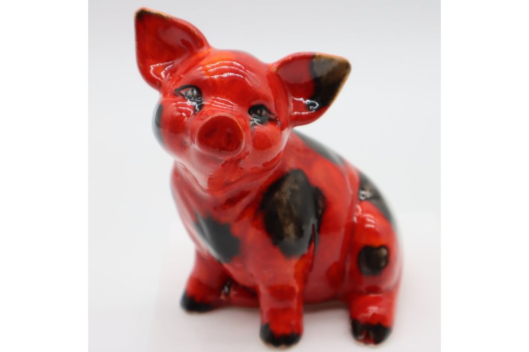 Anita Harris piglet figure, signed in gold to base, H: 15 cm. UK P&P Group 1 (£18+VAT for the - Image 1 of 4