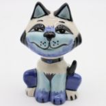 Lorna Bailey cat Indi, H: 15 cm. UK P&P Group 1 (£18+VAT for the first lot and £2+VAT for subsequent