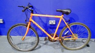Apollo road bike, 10 speed, 21 inch frame and 25 inch wheel. Not available for in-house P&P