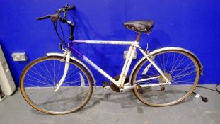 Pioneer classic road bike, 19 inch frame and 25 inch wheel. Not available for in-house P&P
