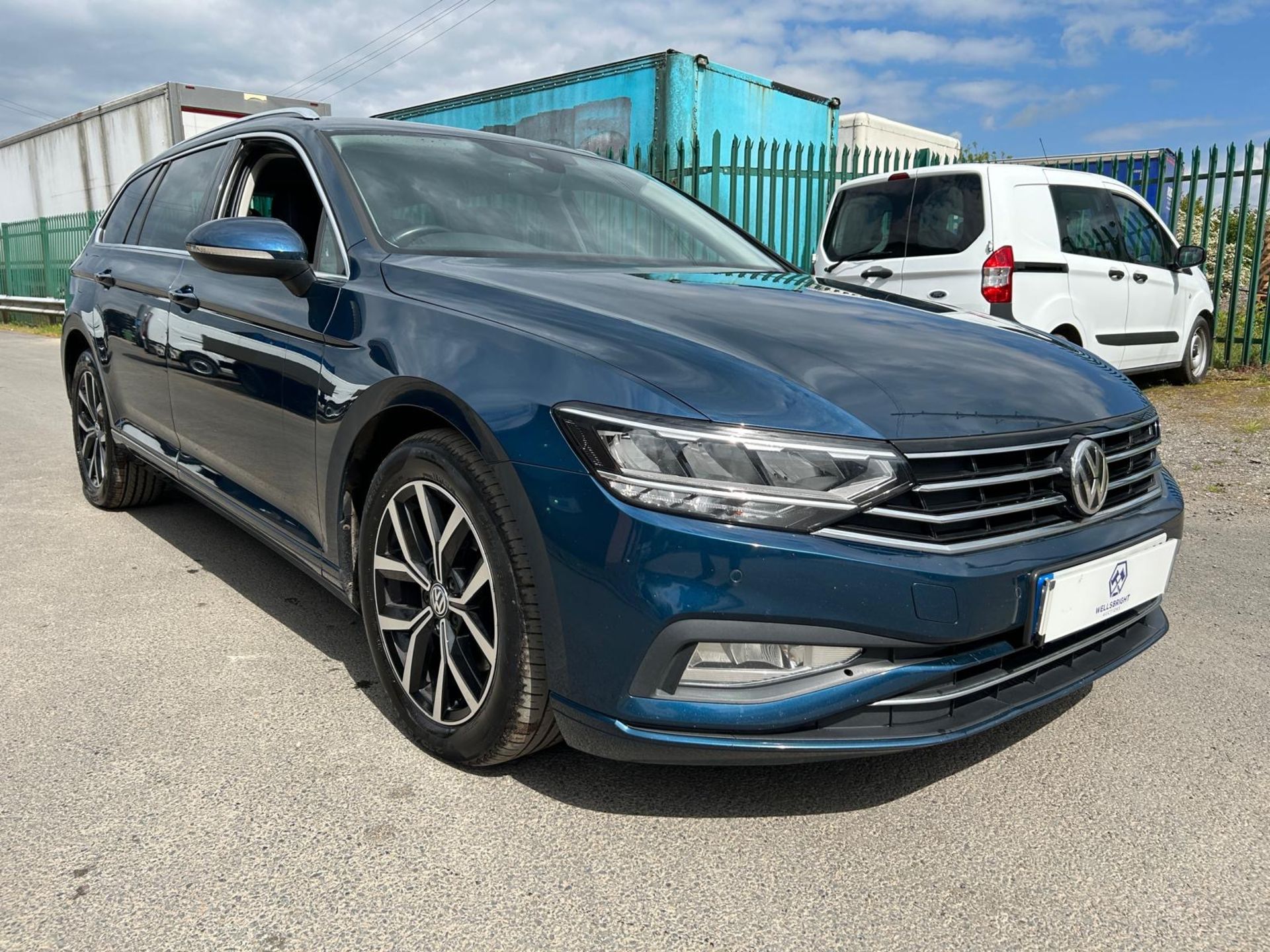 VOLKSWAGEN PASSAT 1.6 TDI SEL DSG ESTATE AUTO - NAV - PARKING SENSORS - BLUETOOTH (69 REG) - Image 7 of 26
