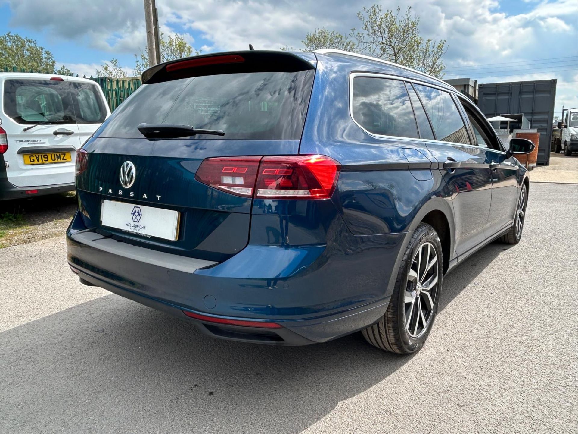 VOLKSWAGEN PASSAT 1.6 TDI SEL DSG ESTATE AUTO - NAV - PARKING SENSORS - BLUETOOTH (69 REG) - Image 5 of 26