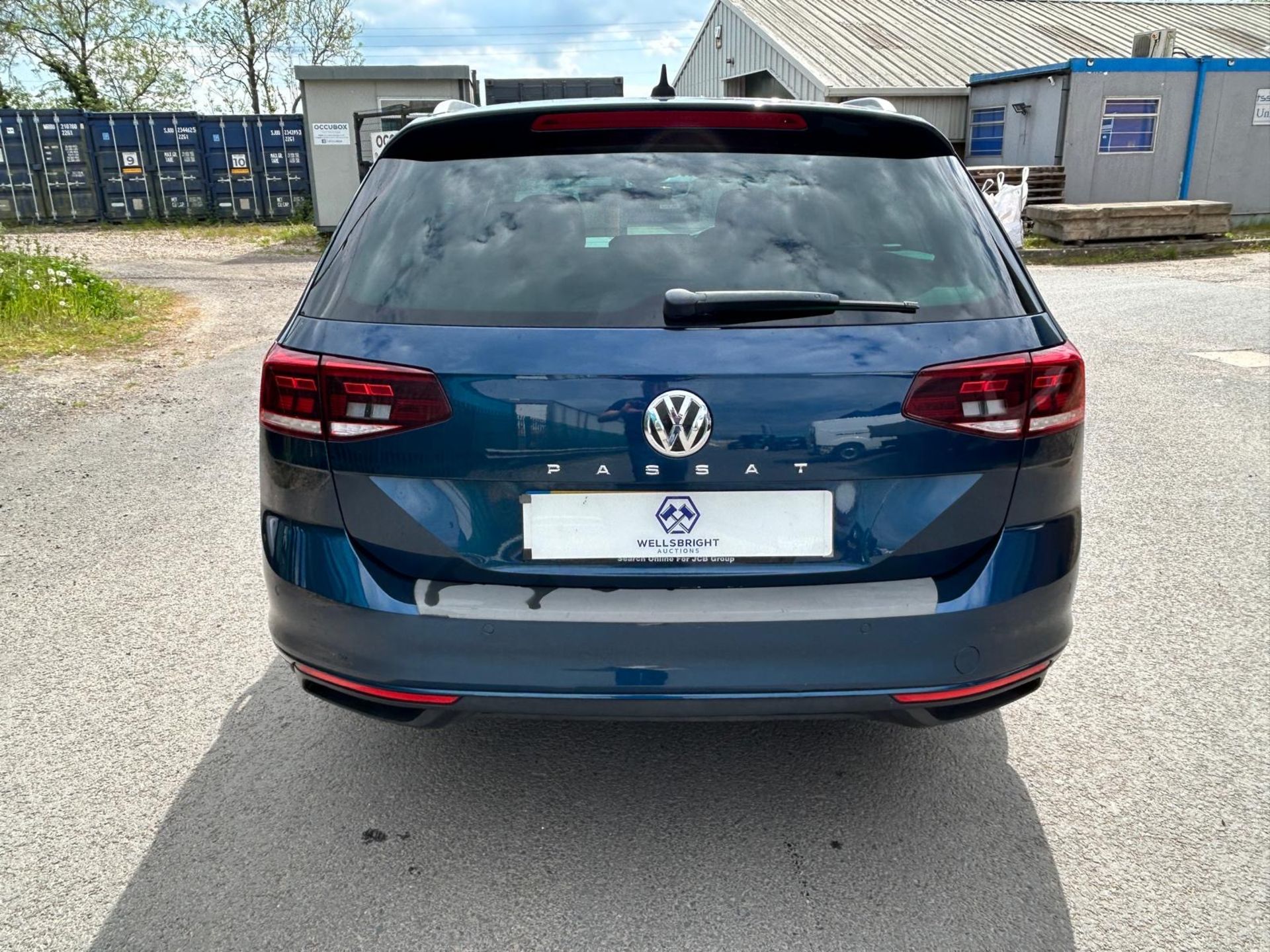 VOLKSWAGEN PASSAT 1.6 TDI SEL DSG ESTATE AUTO - NAV - PARKING SENSORS - BLUETOOTH (69 REG) - Image 4 of 26