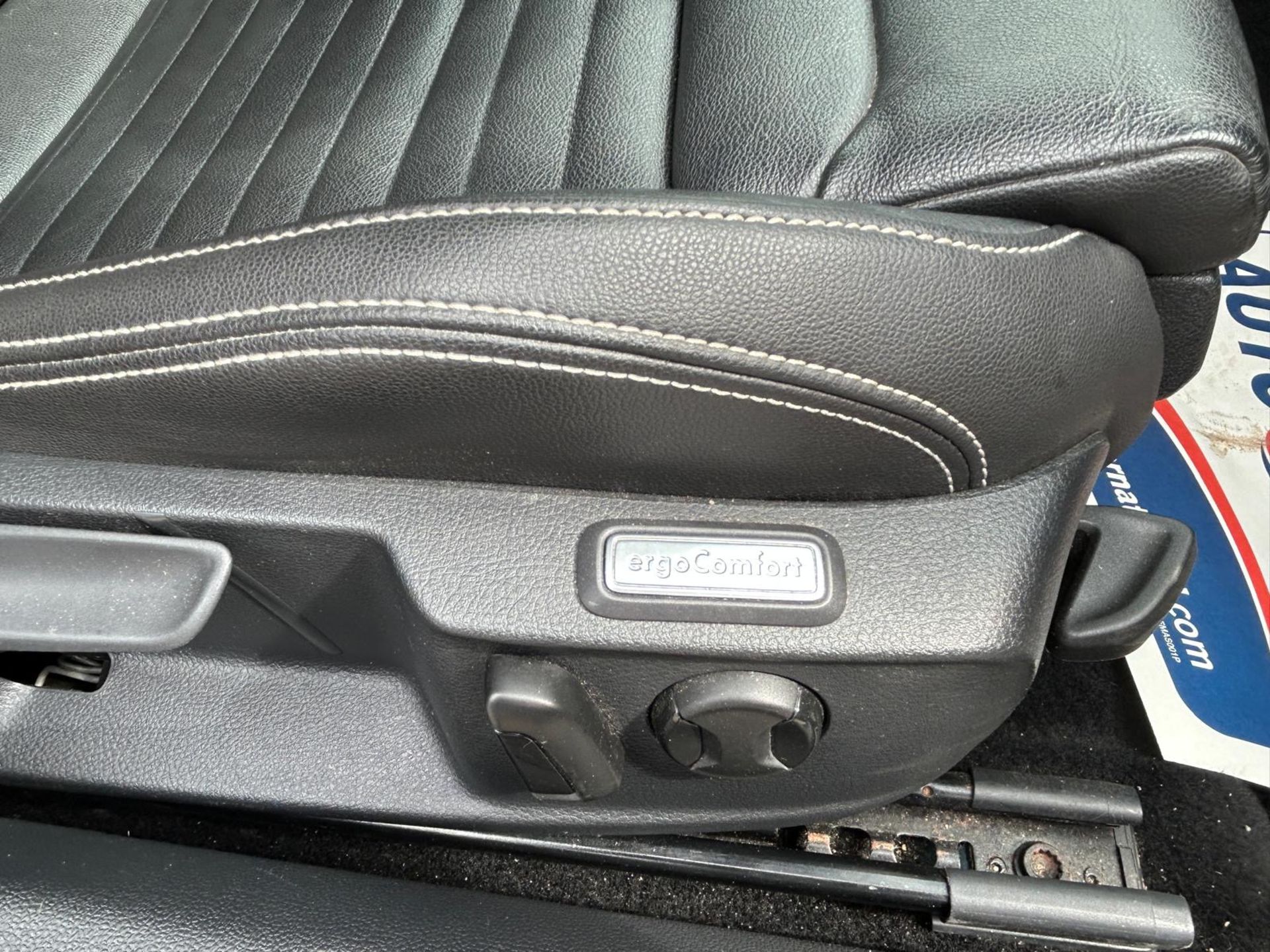 VOLKSWAGEN PASSAT 1.6 TDI SEL DSG ESTATE AUTO - NAV - PARKING SENSORS - BLUETOOTH (69 REG) - Image 19 of 26