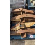 Six cast iron brackets, 100cm l
