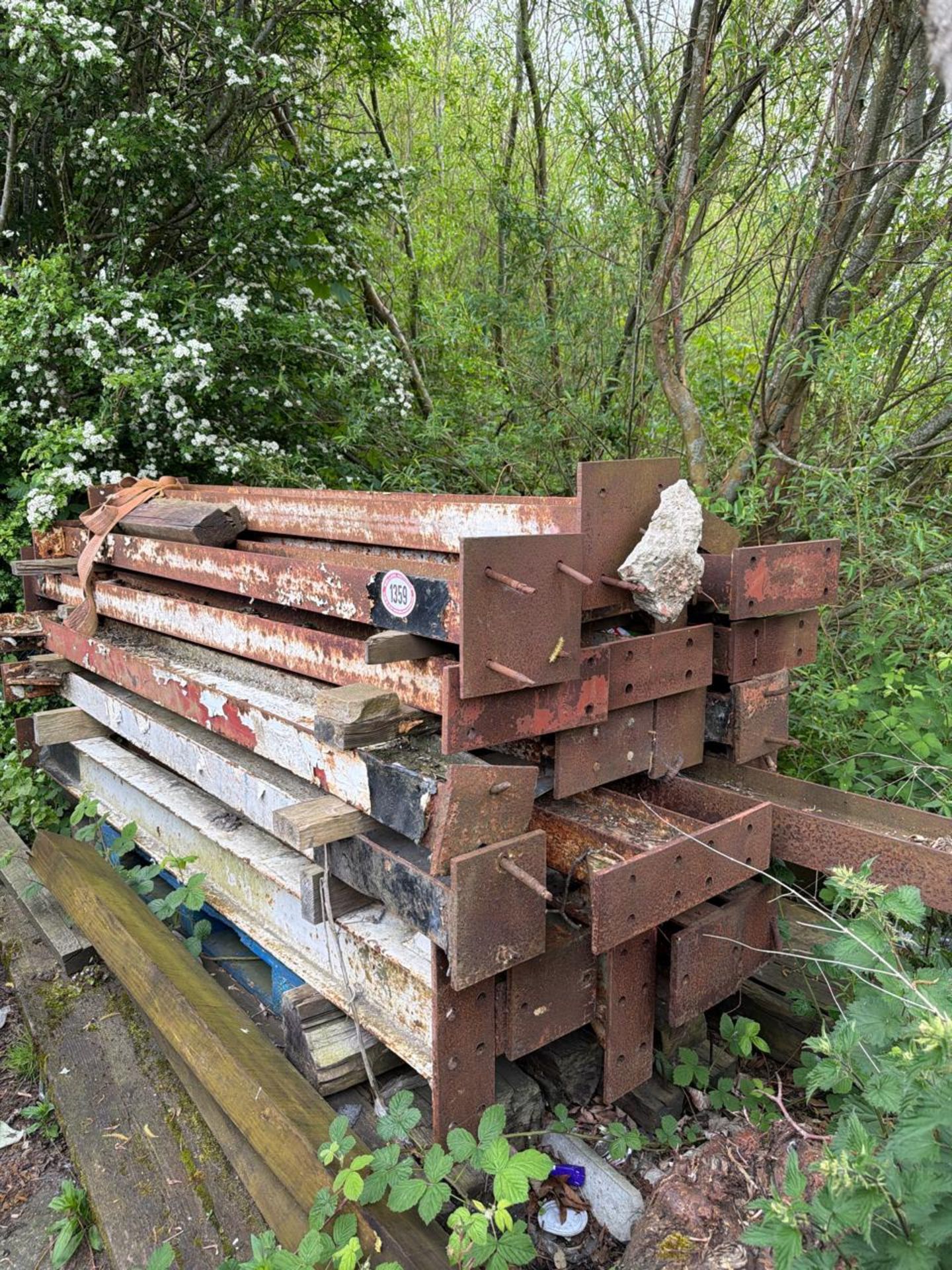 Approx 22 19th C Cast iron girders (RSJs) , various lengths, largest 257cm l x 10cm w (from web) x - Image 3 of 5