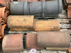 Approx. 20 assorted half round roof tiles