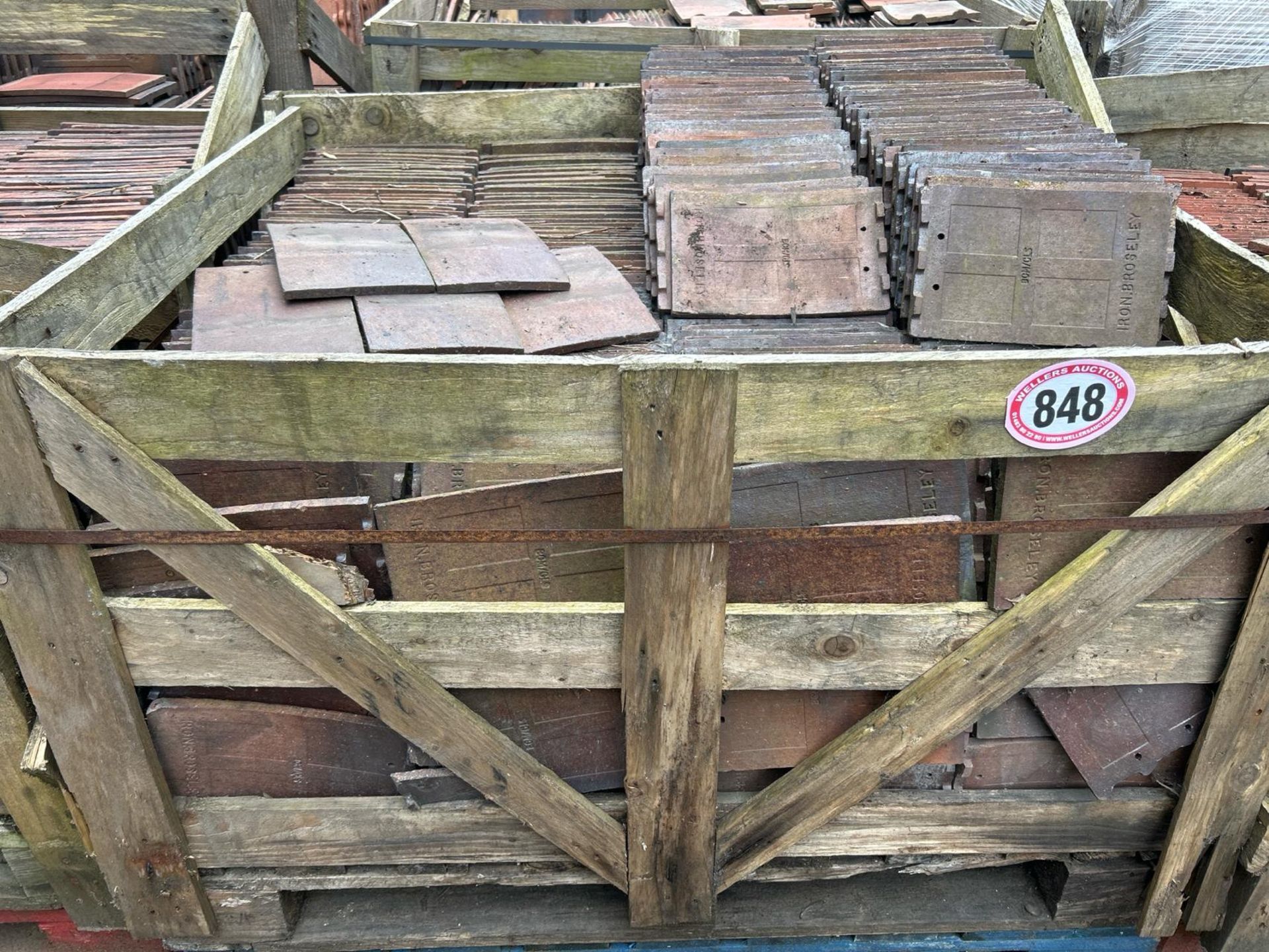Approx. 500 roof tiles, 27cm l x 17cm w - Image 2 of 2