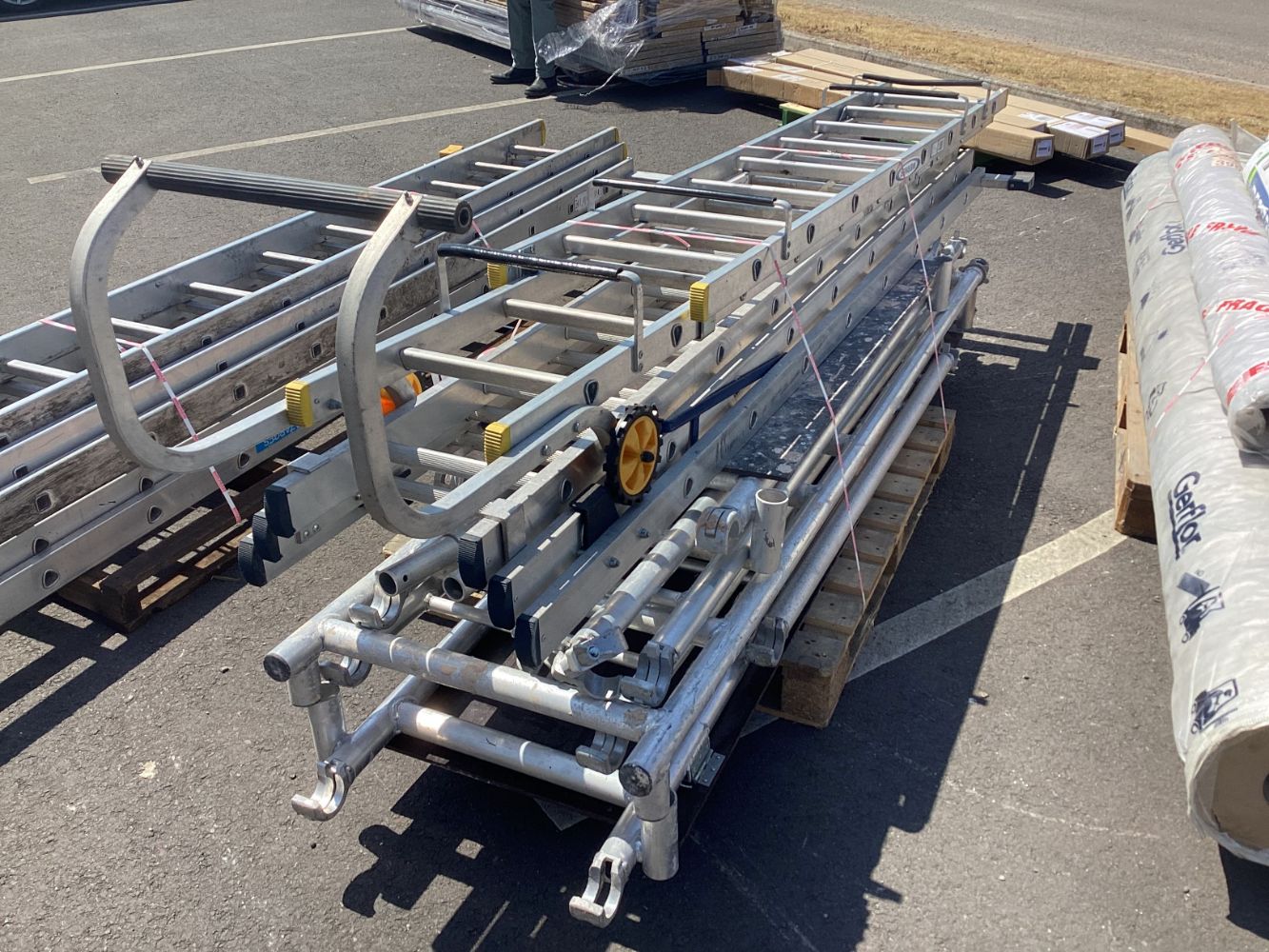 UN-RESERVED DISPERSAL SALE OF BUILDERS & PLUMBING EQUIPMENT
