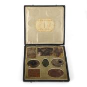 Historische Schatulle mit 8 Halbedelstein-Platten.