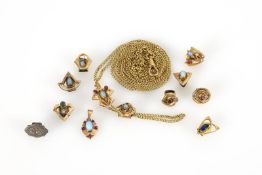 Kleine Sammlung Uhrenkettenanhänger um 1900.