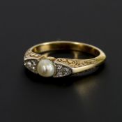 Historischer Ring mit Perle und Diamanten.