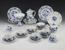 26 Teile Zwiebelmuster-Porzellan. Meissen.