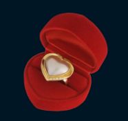 Großer Perlen-Diamant-Herzring im Herz-Etui.