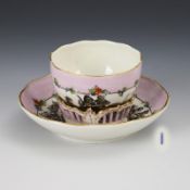 Tasse mit ergänzter Trembleuse-Untertasse. KPM Berlin.
